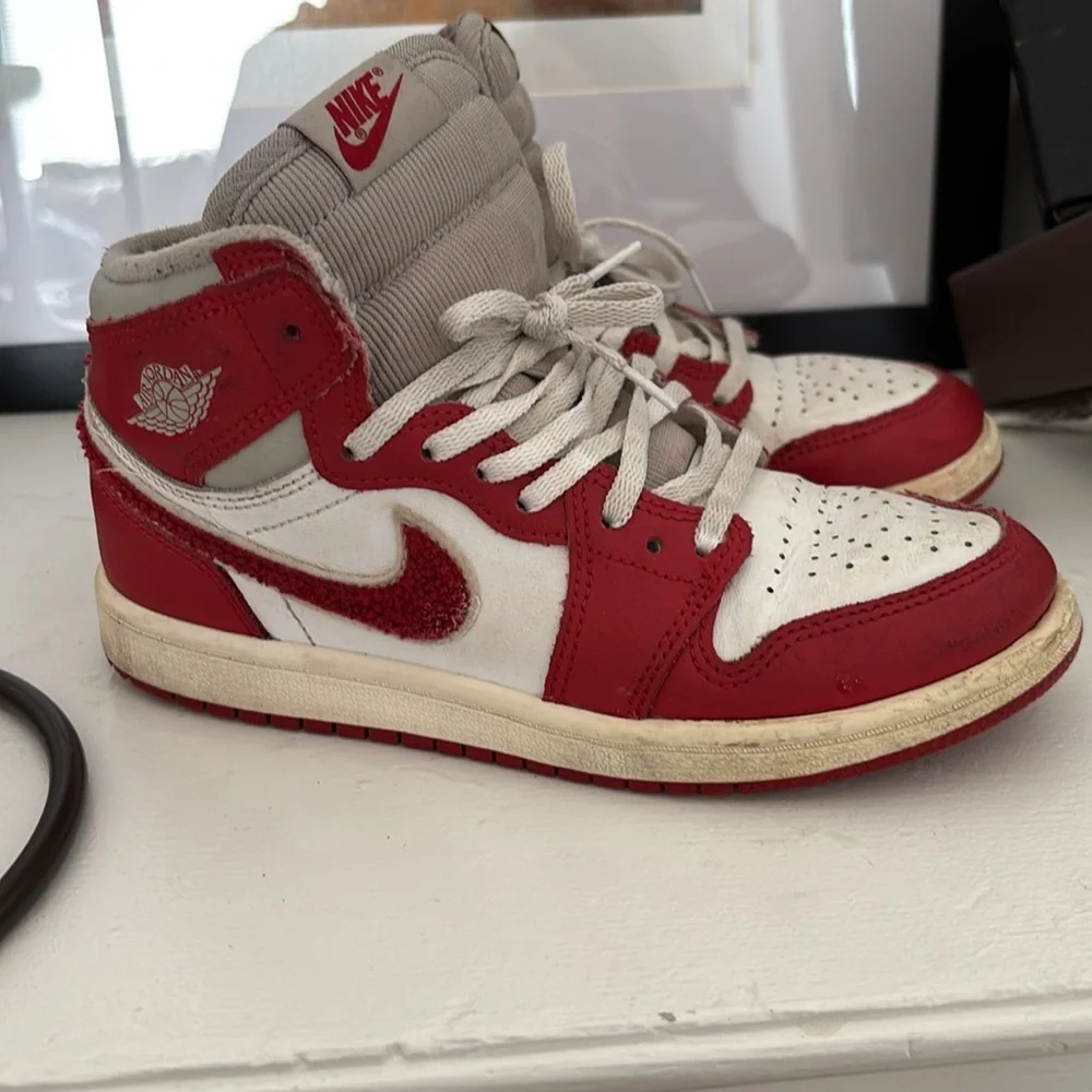 Nike Air Jordan Red and White High-Top Sneakers kids Sz 2 fuzzy swoosh